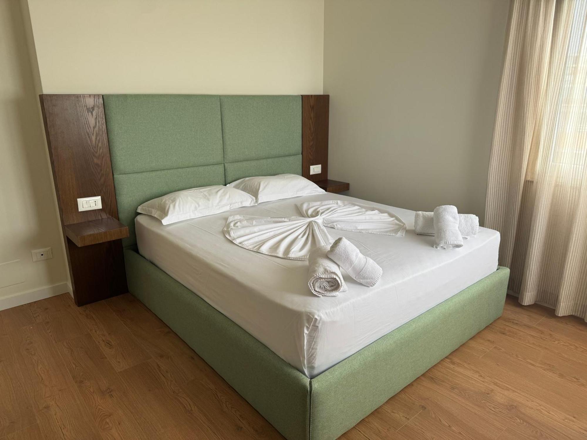 סרנדה Eval Hotel מראה חיצוני תמונה