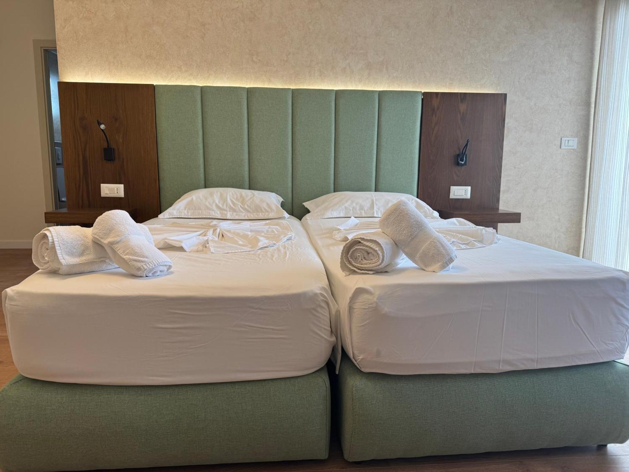 סרנדה Eval Hotel מראה חיצוני תמונה
